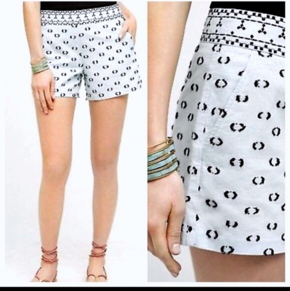 6 Anthropologie Hei Hei Embroidered Clip Dot B&W Shorts Sz6 - Picture 2 of 7